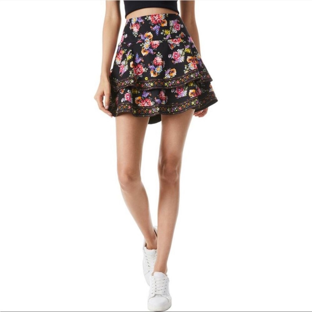 BNWT Alice +Olivia “Marvis” skirt size 6